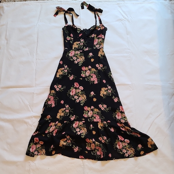 Reformation Dresses & Skirts - Reformation Black Floral Midi Dress